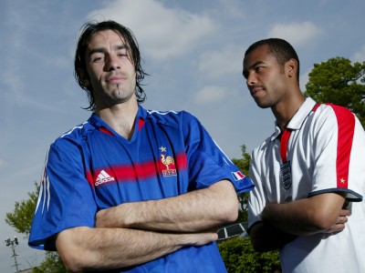 Robert Pires & Ashley Cole (St-Albans, ANGLETERRE, 2004) Copyright ALAIN GADOFFRE