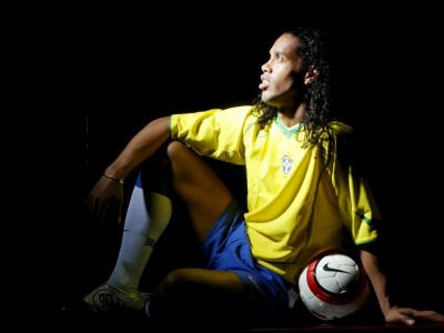 Ronaldinho (Paris, FRANCE, 2004) Copyright ALAIN GADOFFRE