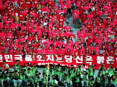 Supporters Coréens (Corée du sud vs France, Suwon, COREE, 2002) Copyright JEAN-MARIE HERVIO